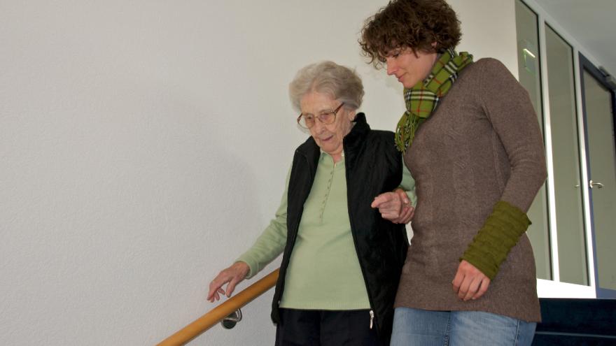 Haushaltshilfe Die Pflege mit haushaltsnahen Dienstleistungen ergänzen
